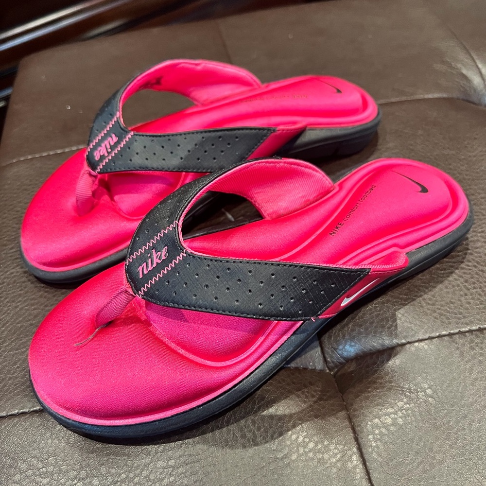 Nike Women's Vibrant Pink and Black Sandals